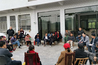 城投公司在点村召开脱贫攻坚屋场会